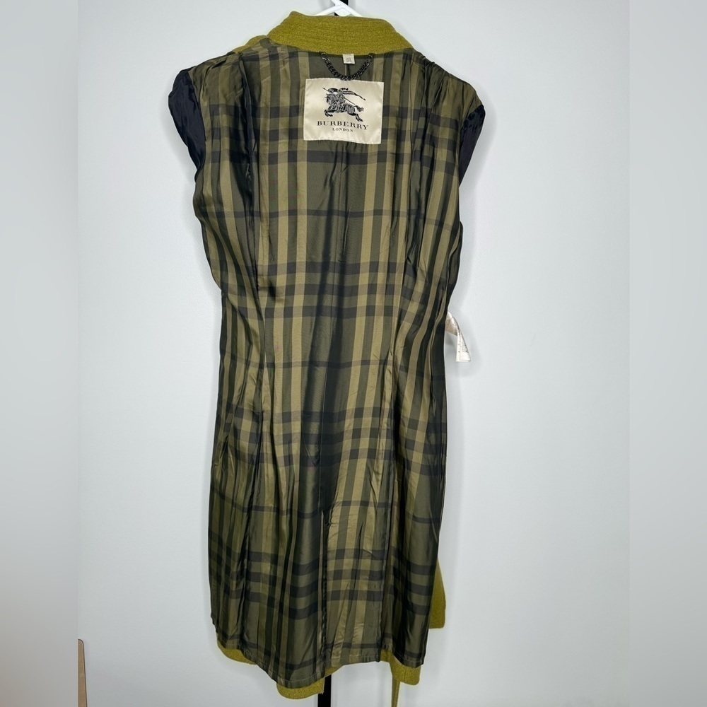 Burberry Women's Wool Trench Coat - Timeless Elegance and British Heritage - Picture 4 of 9
